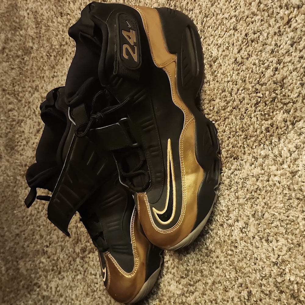 Nike Men's Black and Gold High-Top Sneakers